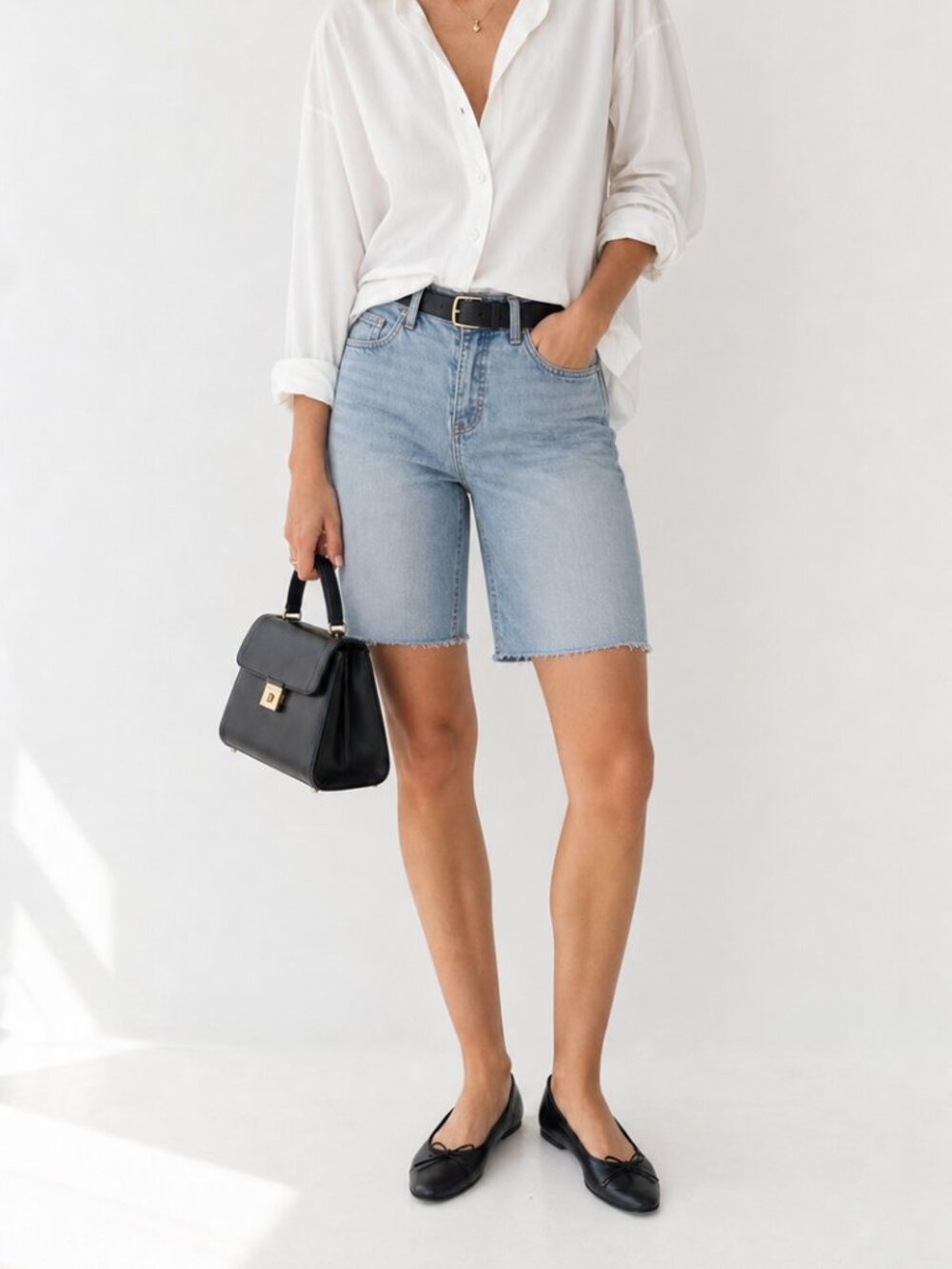 GAP Light Wash Denim Bermuda Shorts  Raw Frayed Hem 9" Inseam Size 6